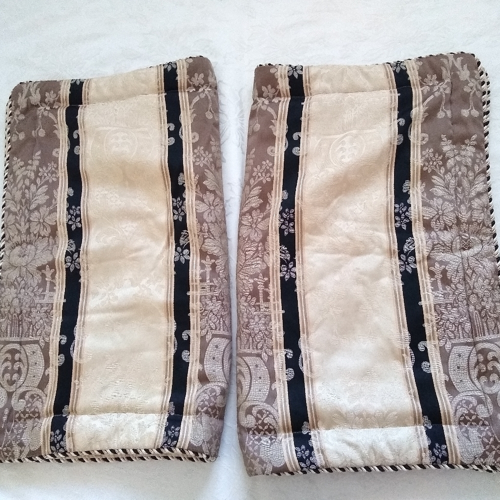 2 Croscill Vintage Jacquard Damask Rope Trim Standard 2 Pillow Shams